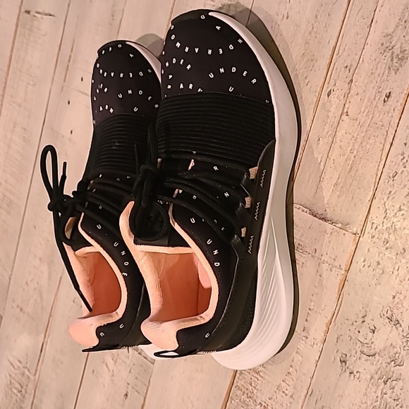 UNDER ARMOUR Women’s Black Charged Breathe MCRPRNT Shoes Size 6 - Picture 3 of 10
